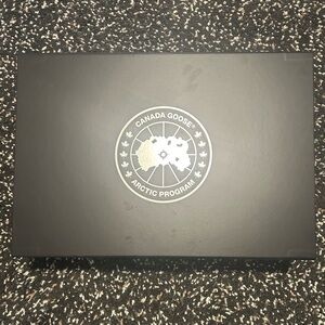 Canada Goose Box, Carry bag and hanger (Men’s XL).